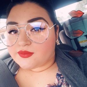 Meet your Posher, Deanna